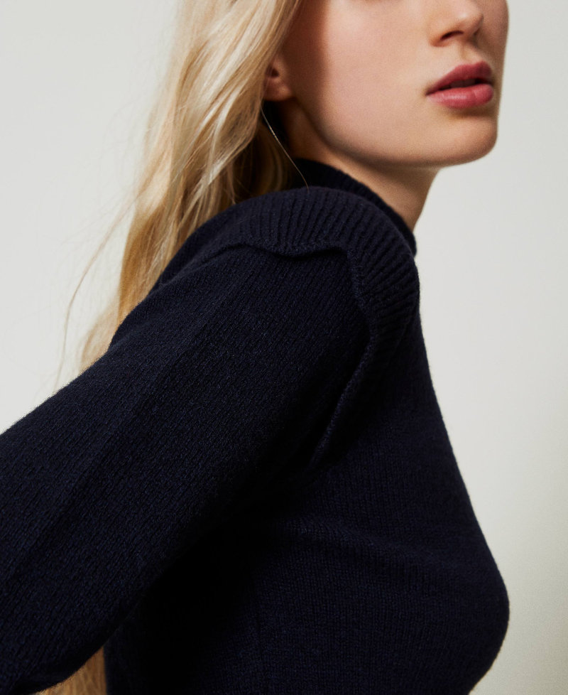 Pull en laine et cachemire avec festons Bleu Classique Femme 242TT3321_11956_04