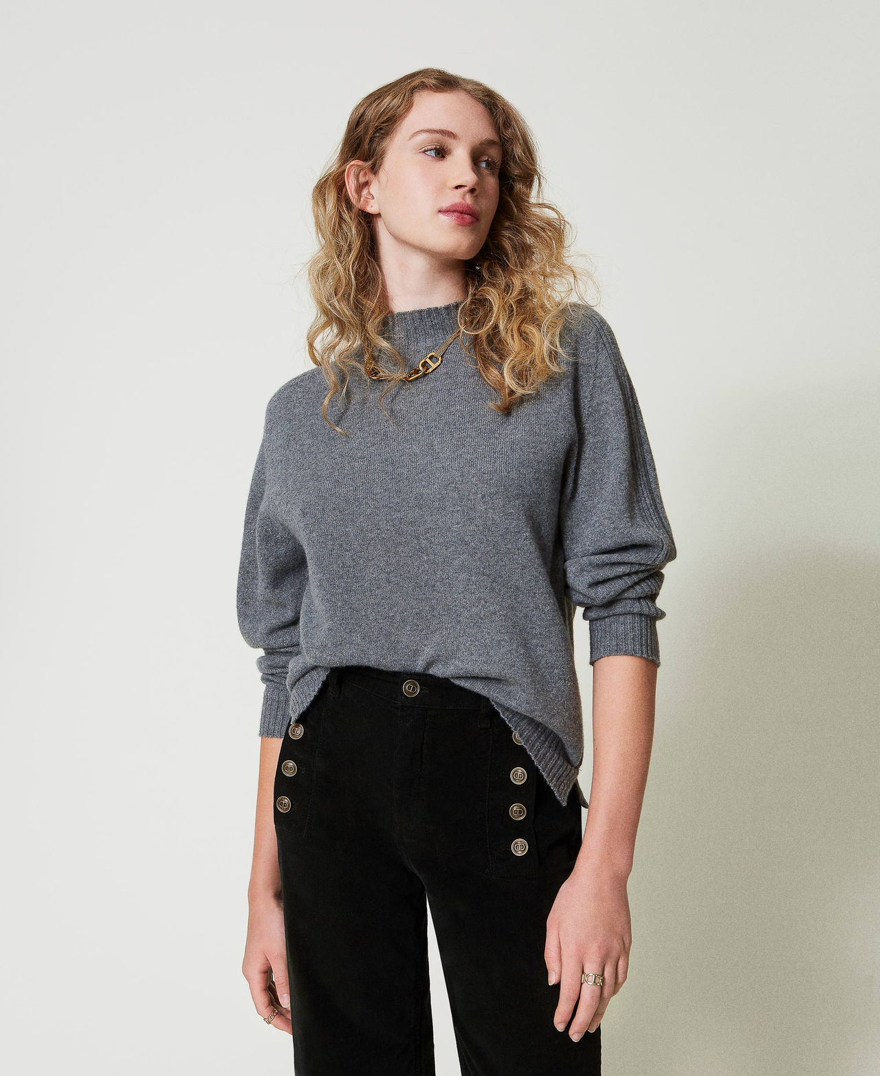 Stehkragenpullover aus Cashmere Durchschnittgrau-M&eacute;lange Frau 242TT3343_0082M_01