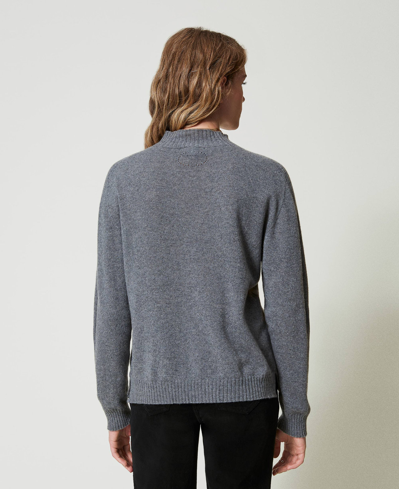 Pull col montant en cachemire Gris moyen chin&eacute; Femme 242TT3343_0082M_03