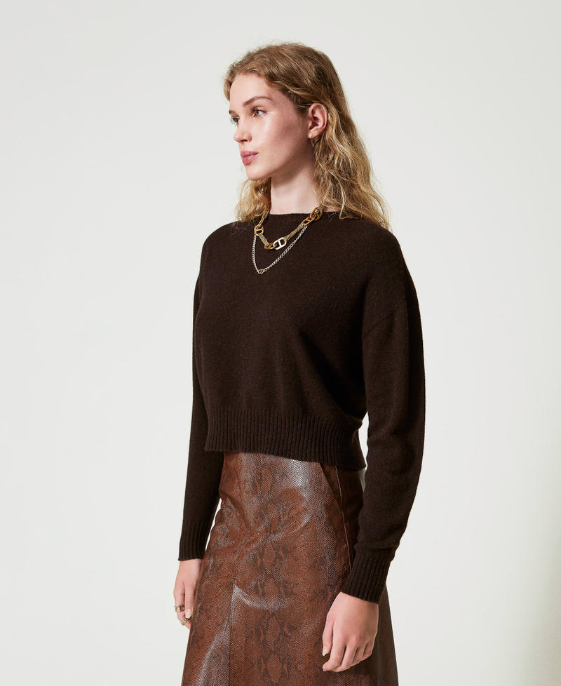 Rundhalspullover aus Cashmere Kaffeeschokolade Frau 242TT3344_11946_02