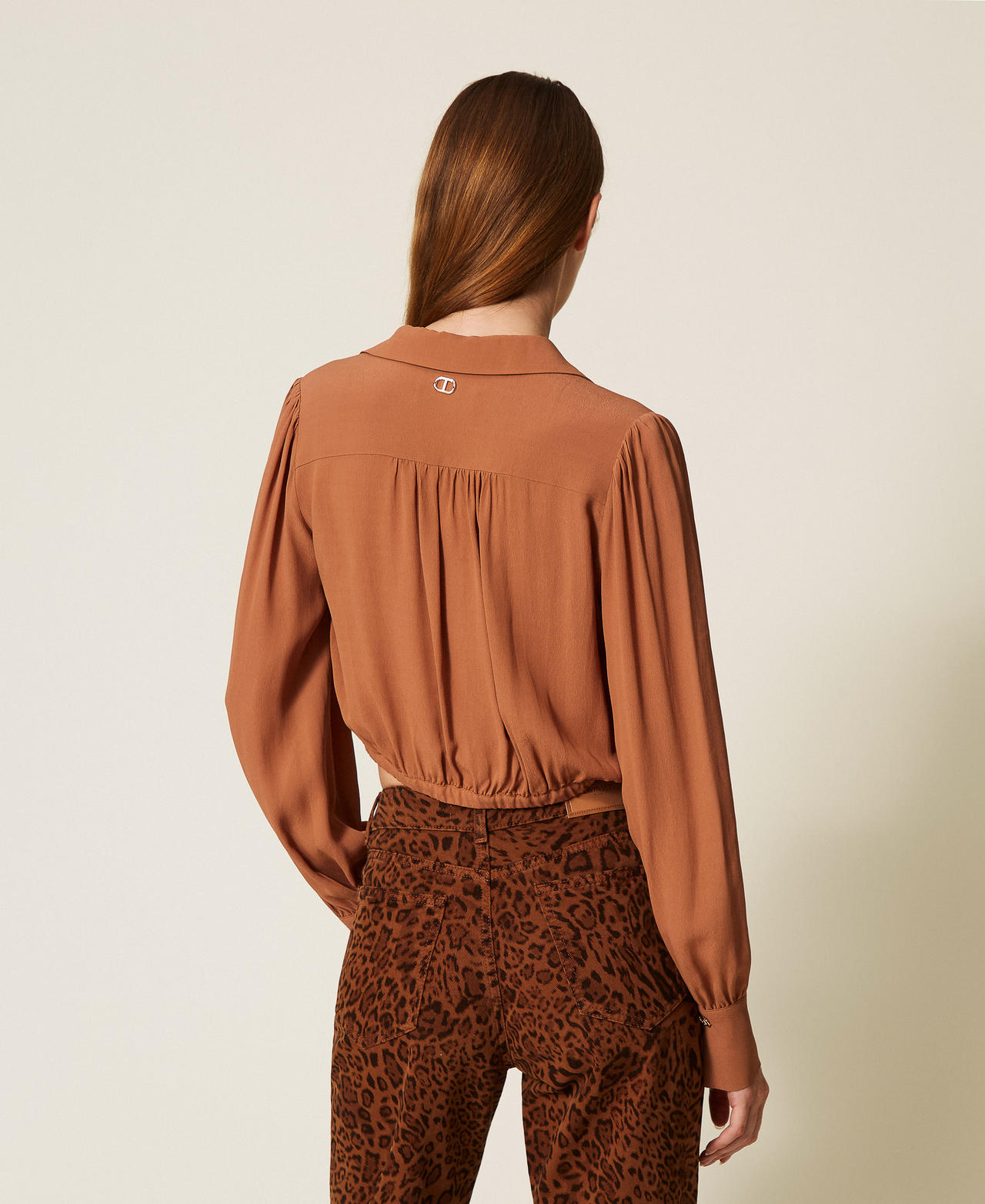 Cropped shirt with gathering Land Brown Woman 252TP2290_12605_03