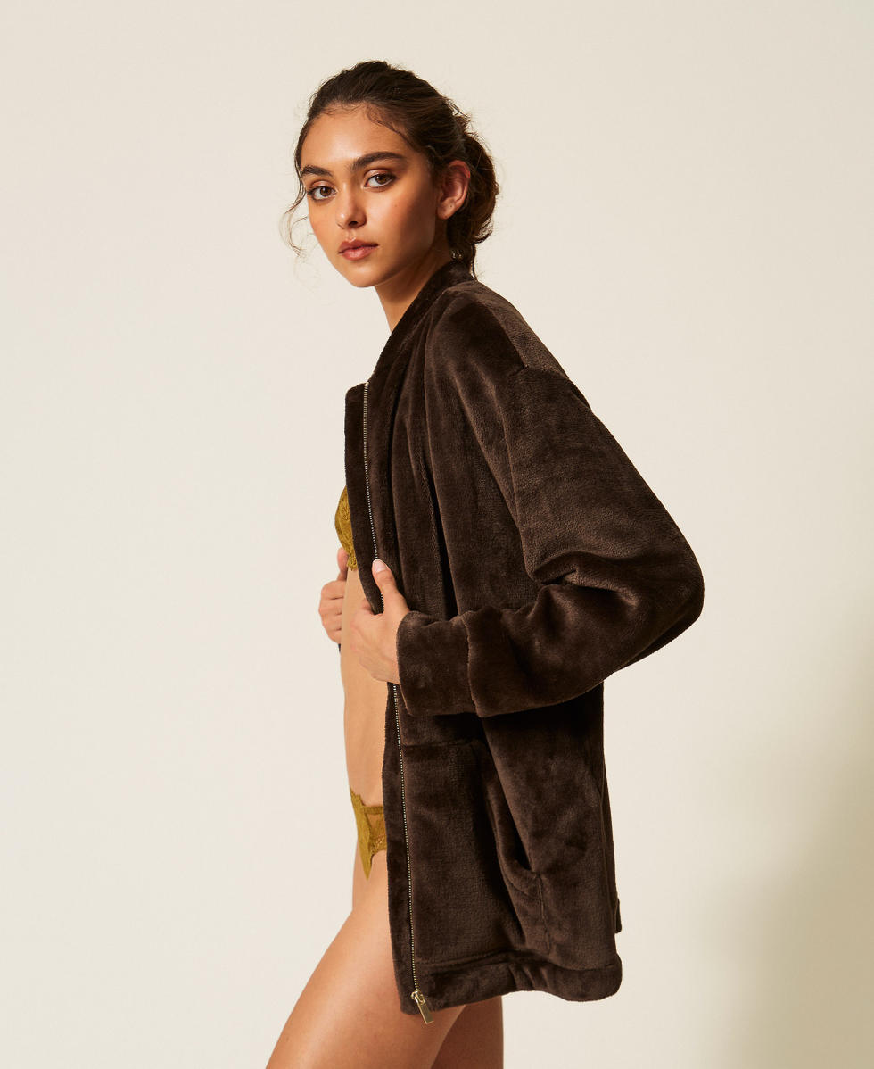 Bata corta de pelo sint&eacute;tico con cremallera Mocha Mujer 262LI2UBB_13677_02