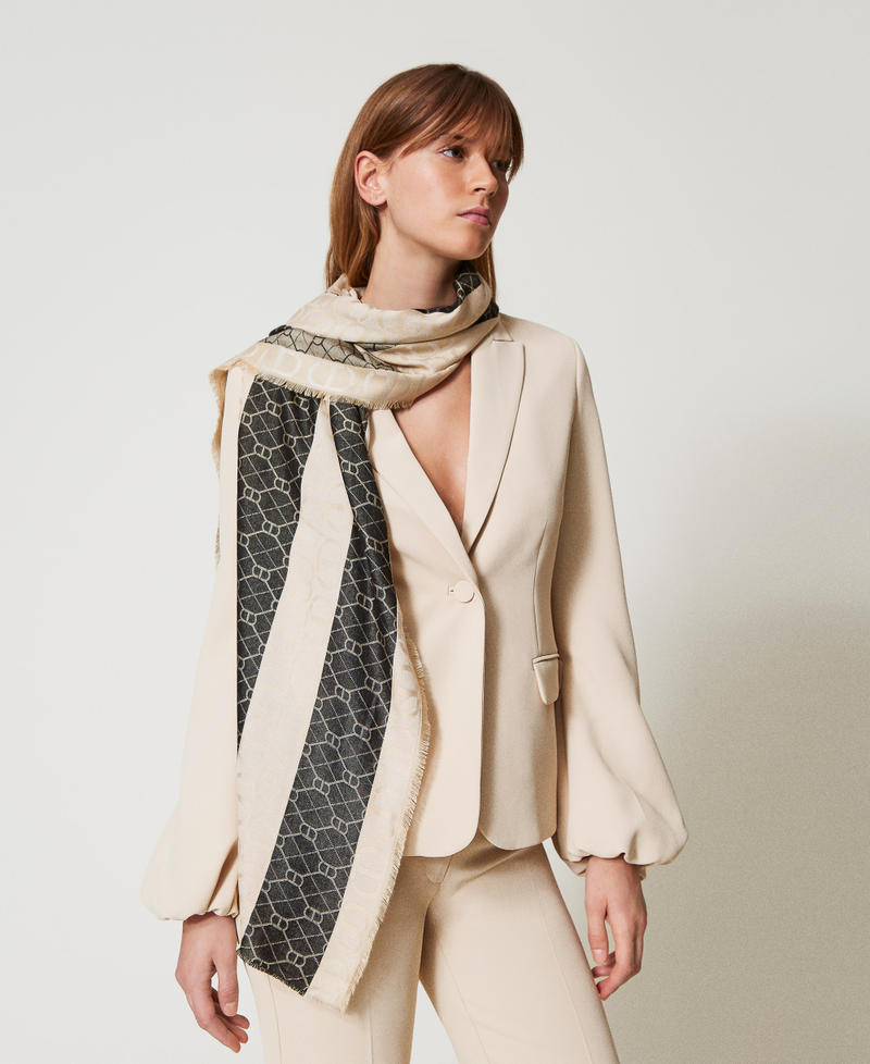 Jacquard stole with Oval T all over Two-tone Black/Delicate Beige Woman 251TA4210_12213_0T