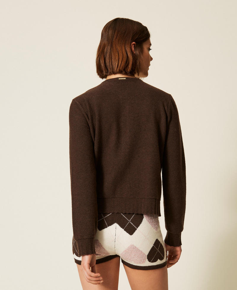 Cardigan mit emailliertem Knopf Mocha Frau 262LI3BCC_13677_03