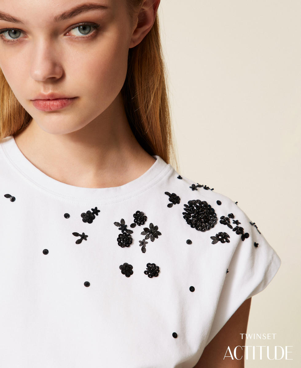 T-shirt avec broderie florale r&eacute;alis&eacute;e &agrave; la main Blanc "Papers" Femme 252AP2312_00840_PA