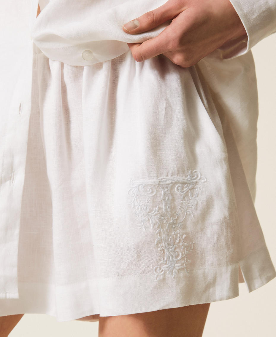 Shorts aus Leinen mit gesticktem Logo Wei&szlig; Frau 261TT2304_00001_05