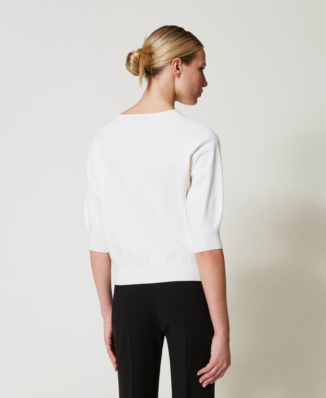 Pullover mit Cut-outs und Oval T Wei&szlig; Schnee Frau 251TP3490_00282_03