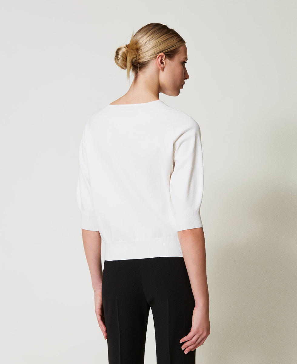 Pull avec d&eacute;coupes et Oval T