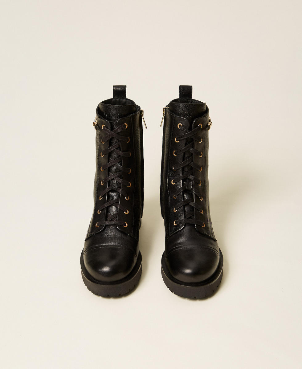 Bottines motardes en cuir avec chaîne et Oval T Noir Femme 252TCP150_00006_04