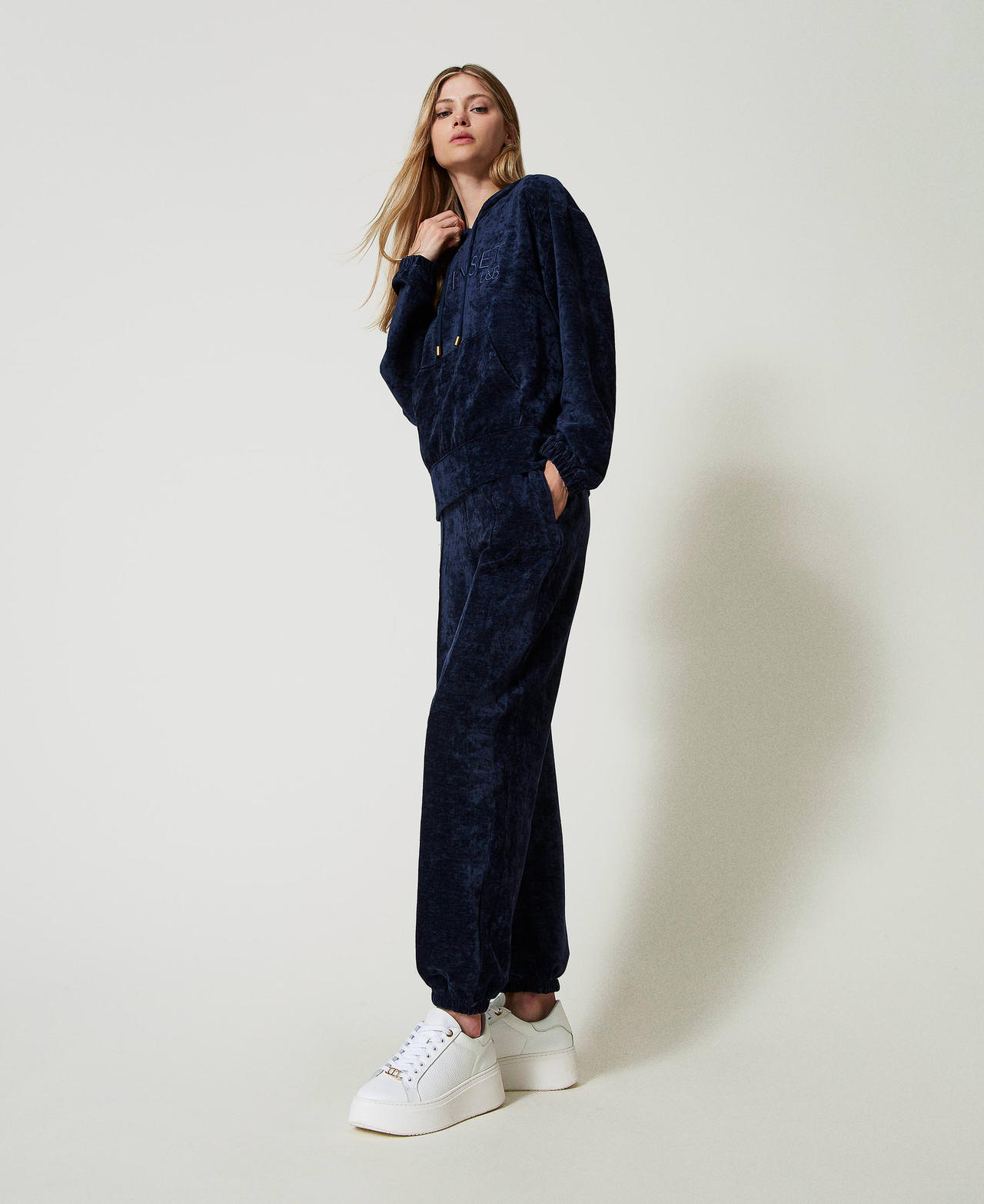 Velvet joggers Blackout Blue Woman 242LL2PEE_00481_02