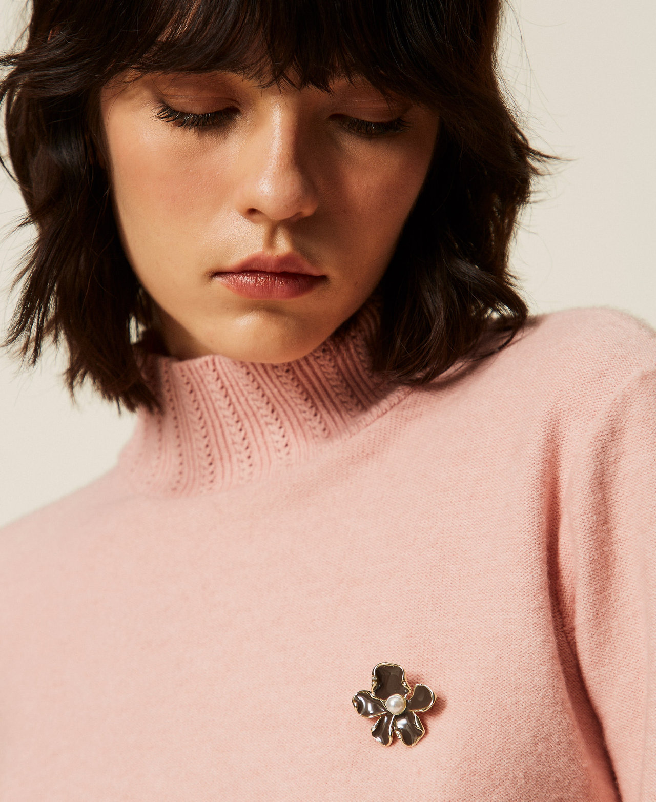 Pull col montant avec broche