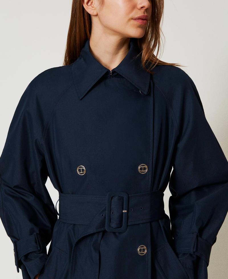 Trenchcoat aus Twill mit „Oval T“-Knöpfen Blue Night Frau 251TP2660_00238_05