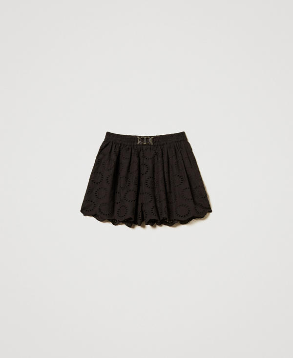 Shorts in broderie anglaise with scalloped hem