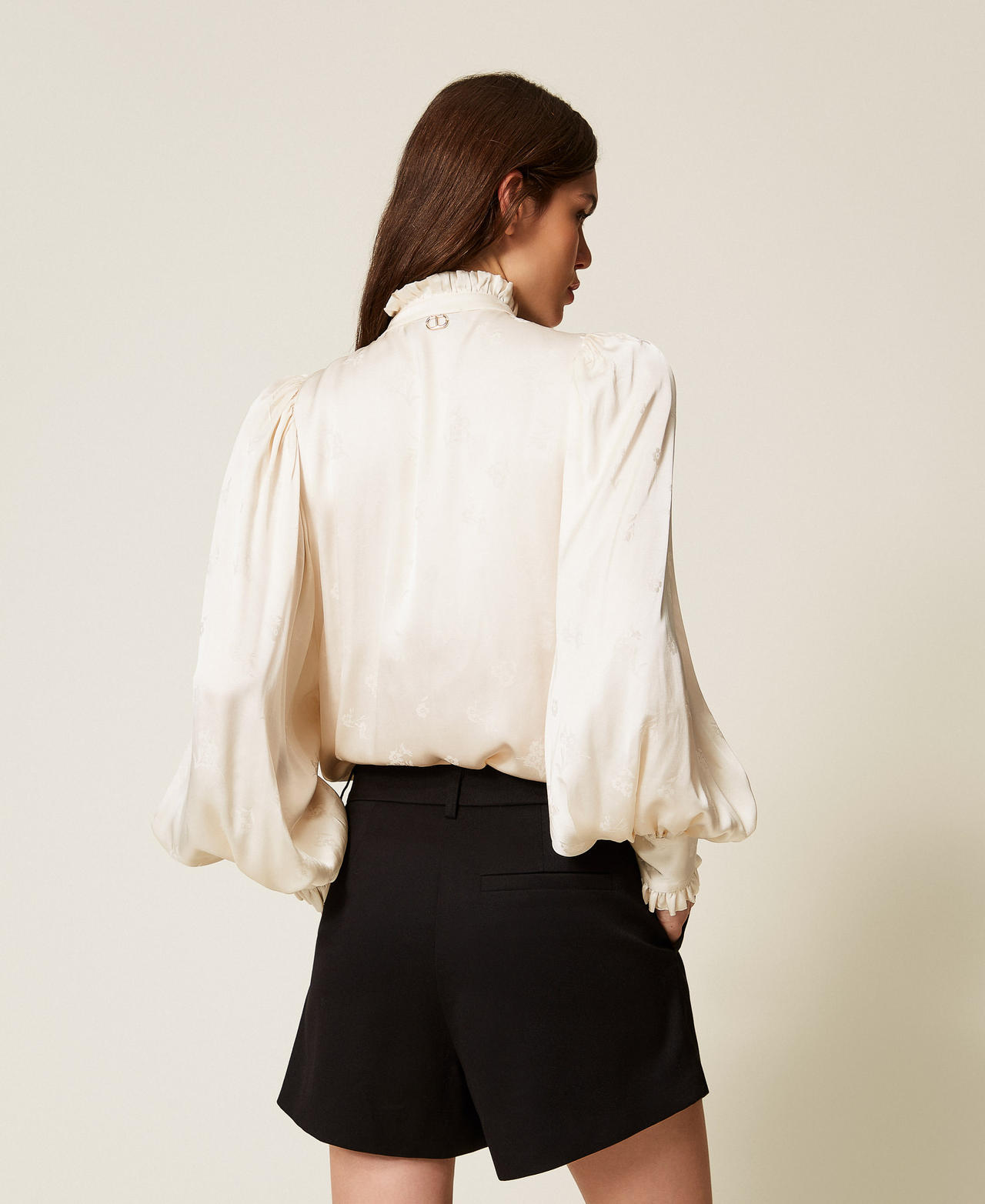 Shorts with pleats Black Woman 252AT2086_00006_02