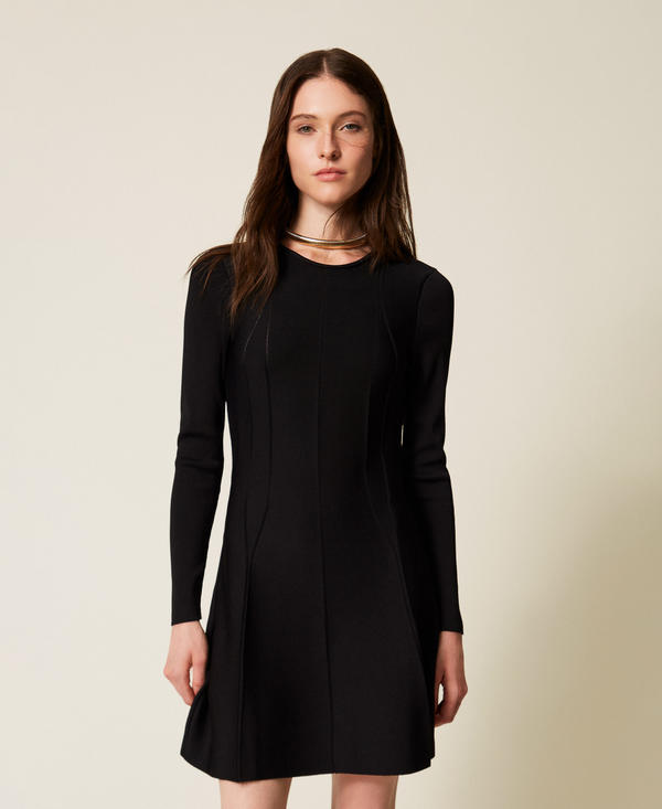 Abito corto in maglia con godet