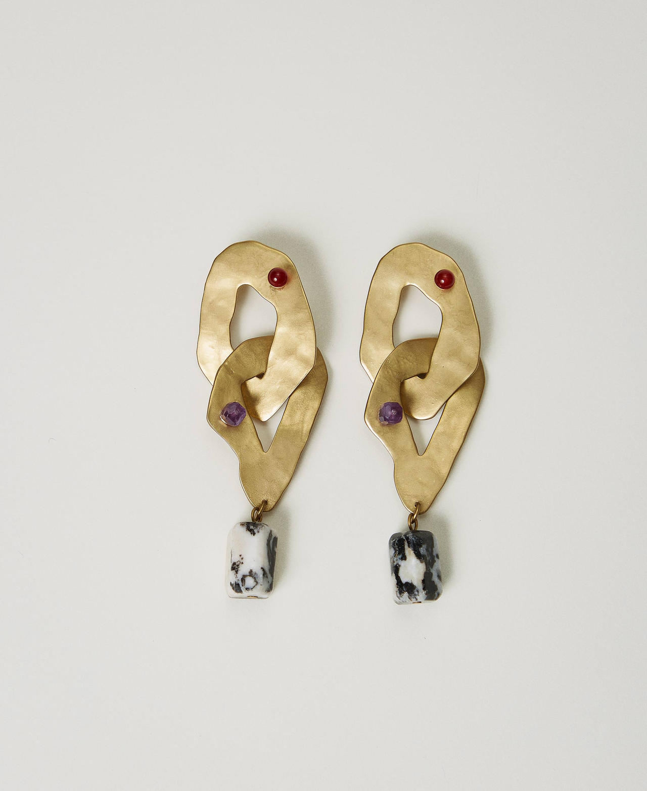 Metal chain earring with stones