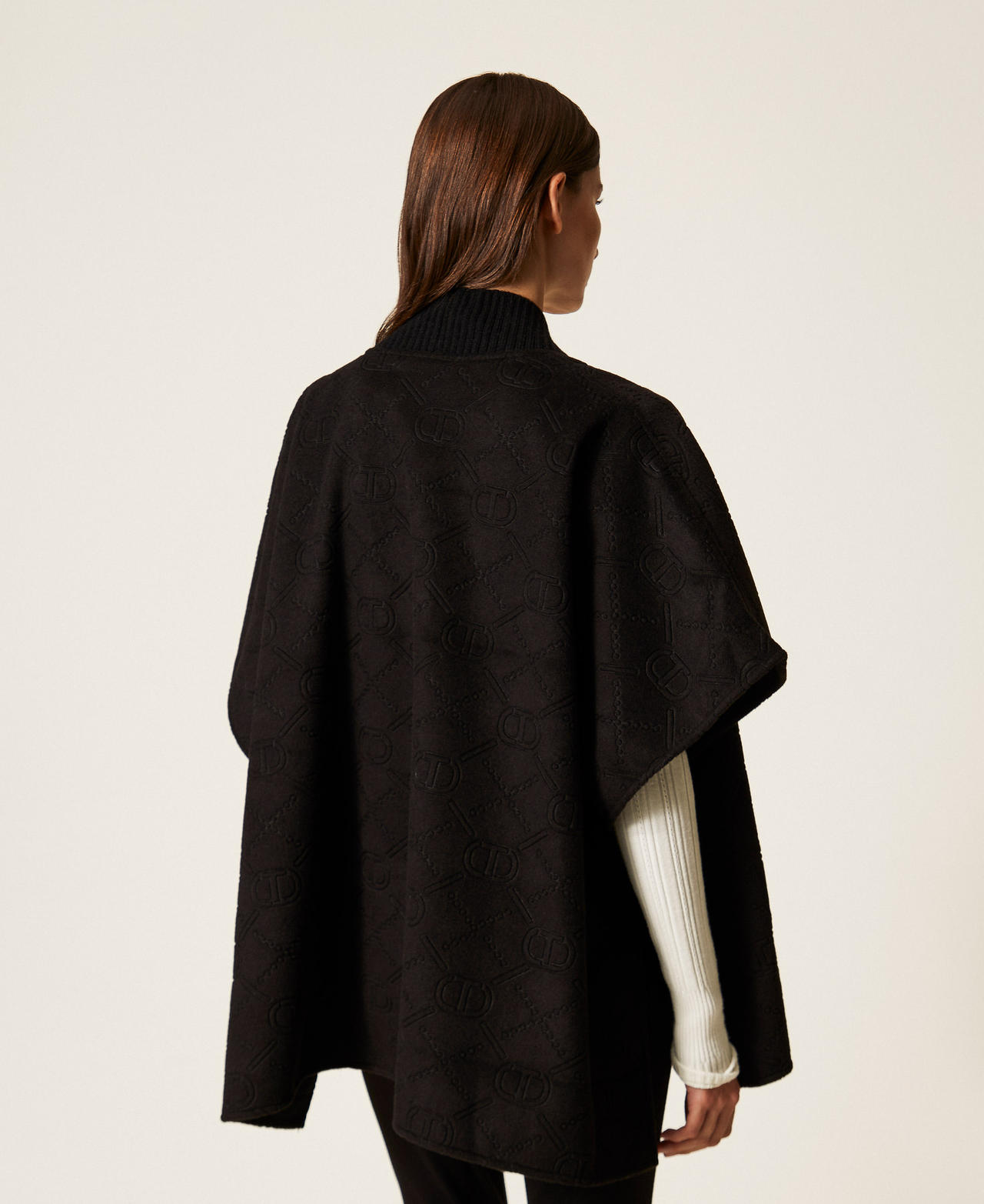Wool cloth poncho with Oval T Black Woman 252TO5420_00006_03