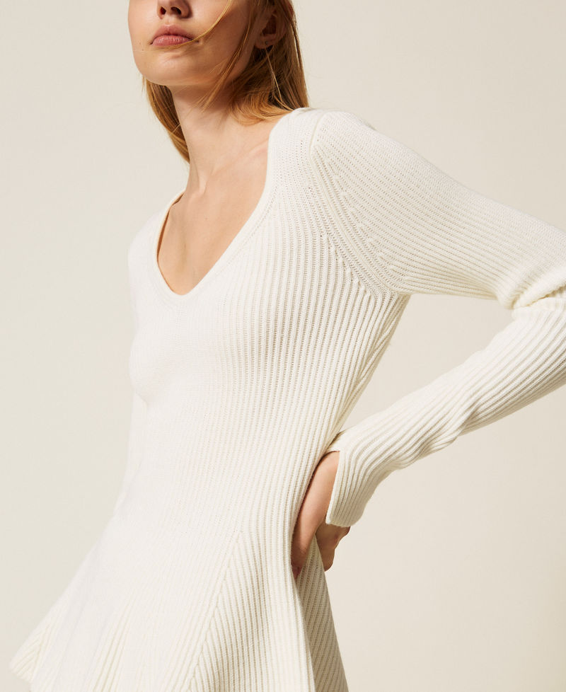 Pull ajusté côtelé Blanc Neige Femme 252TT3141_00282_04