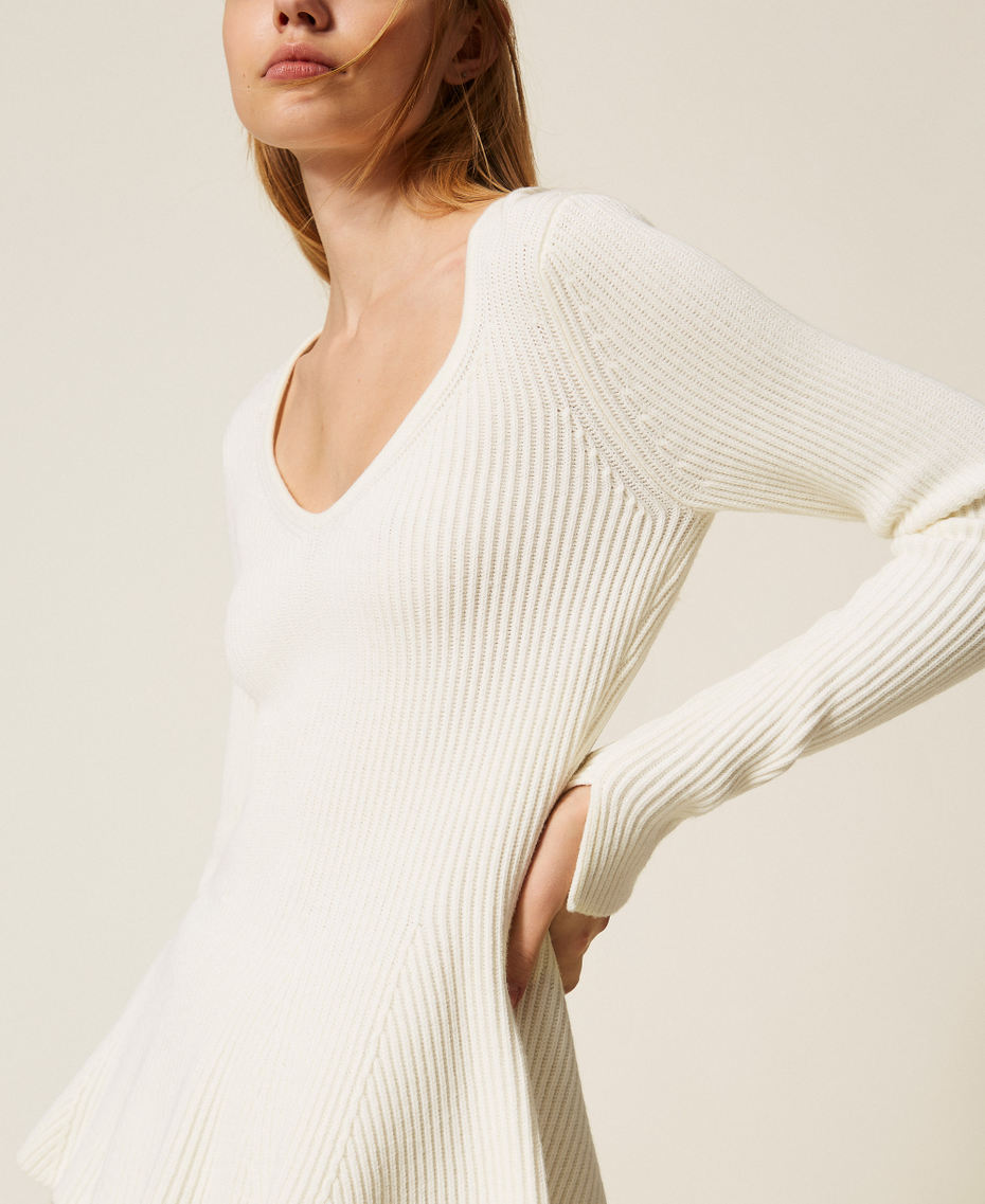 Pull ajusté côtelé Blanc Neige Femme 252TT3141_00282_04