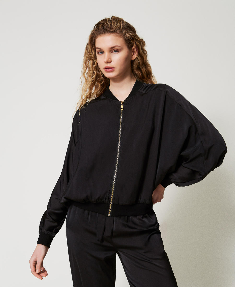 Cazadora b&oacute;mber de raso