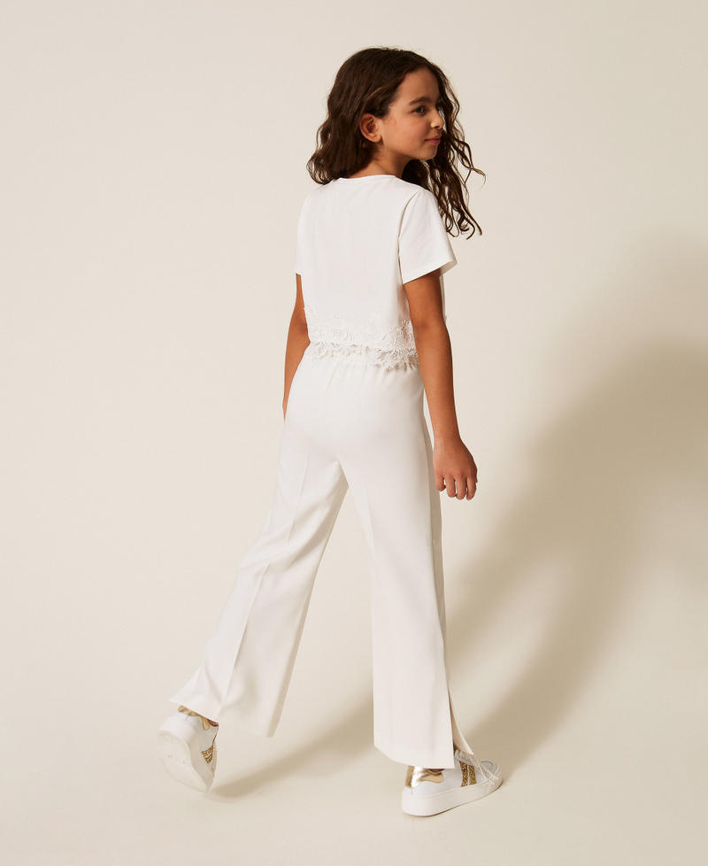 Flared-Hose aus Cr&ecirc;pe mit Schlitzen Mattwei&szlig; M&auml;dchen 261GJ2Q51_00526_03