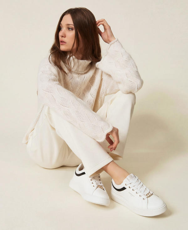 Leather trainers with logo