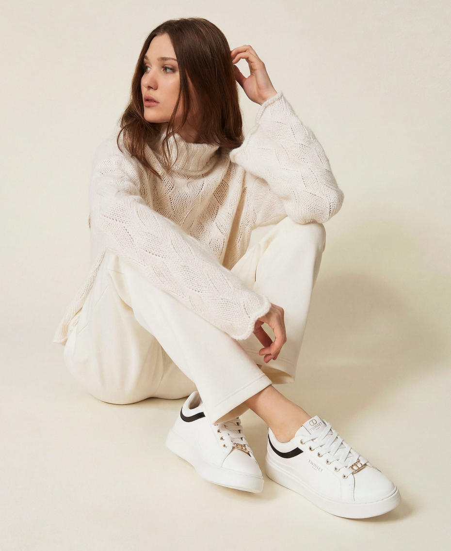 Leather trainers with logo Two-tone Optical White / Black Woman 252TCP020_01870_T0