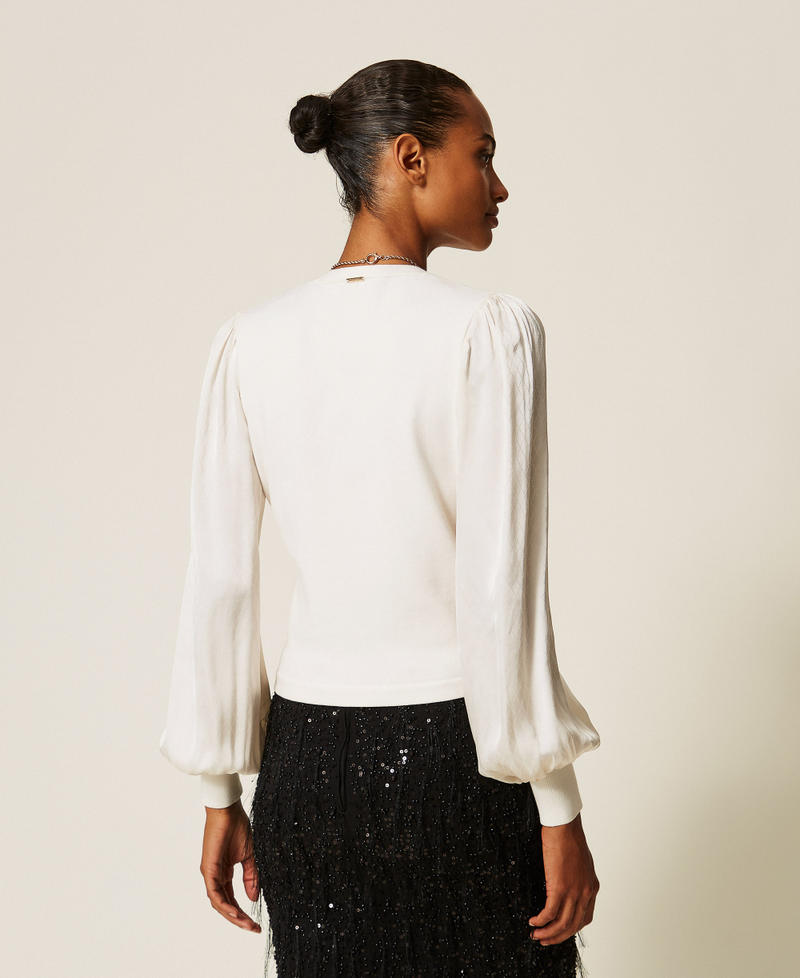 Pullover mit &Auml;rmeln aus Jacquard-Gewebe Perlmutt Frau 262TT3361_00059_03