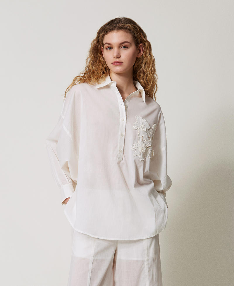 Muslin blouse with embroidered flowers Sugar White Woman 251LM2PBB_00632_01