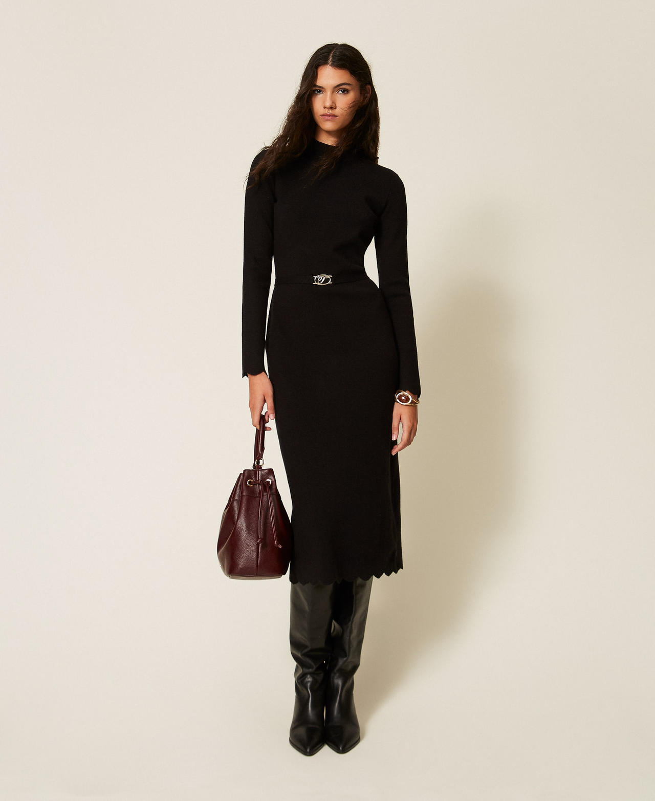 Robe longue en maille avec ceinture