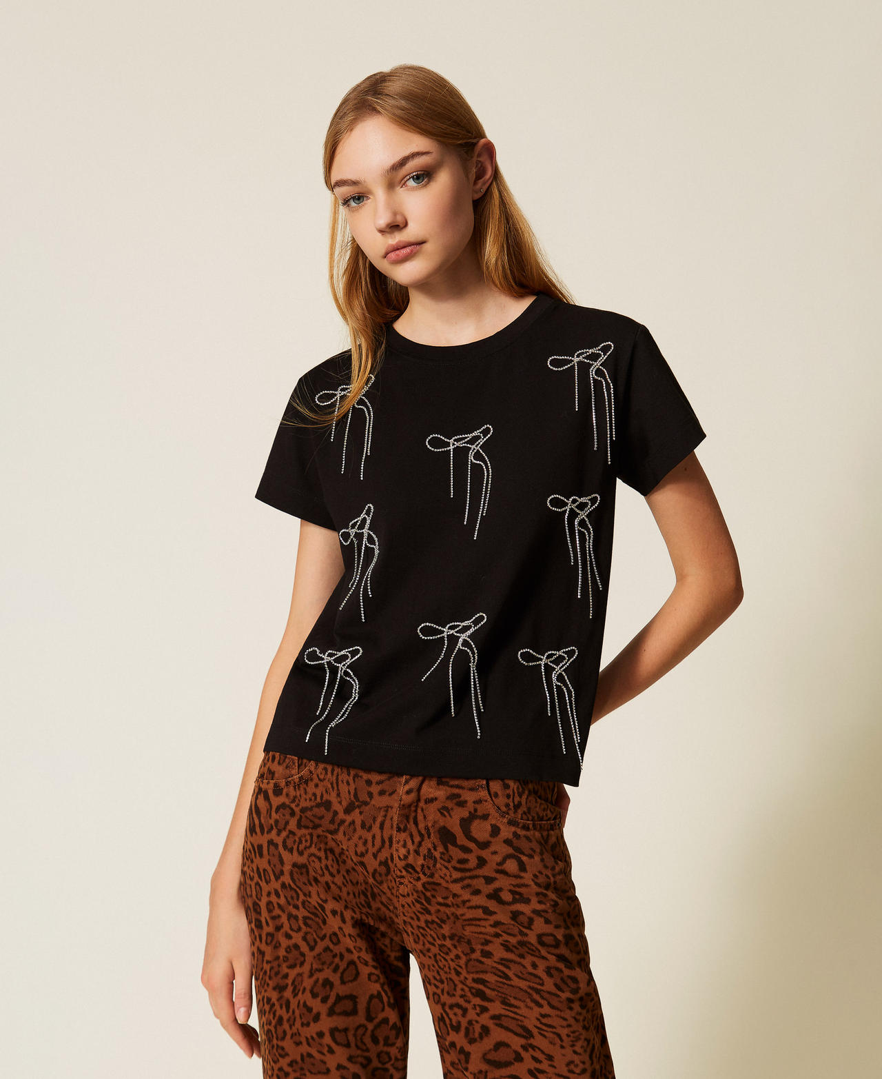 T-shirt avec broderie en nœud Noir Femme 252AP2020_00006_01
