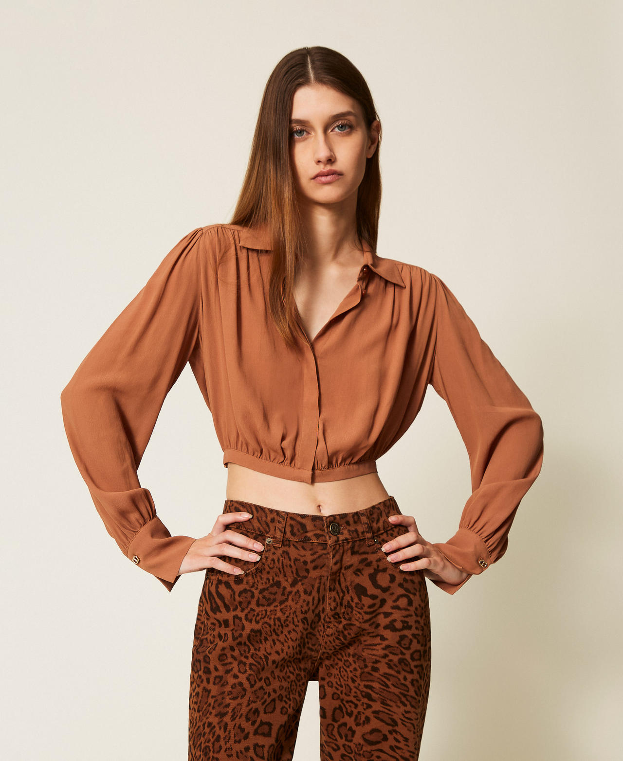 Cropped shirt with gathering Land Brown Woman 252TP2290_12605_01