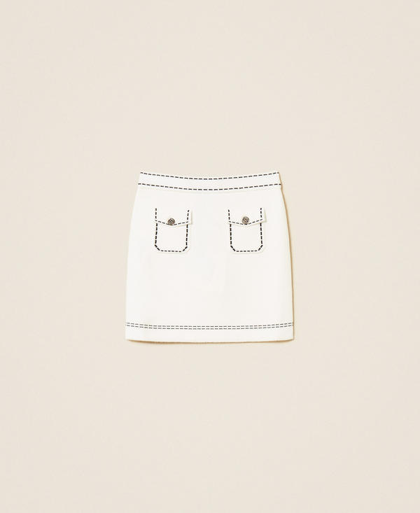 Short knitted skirt with stitching
