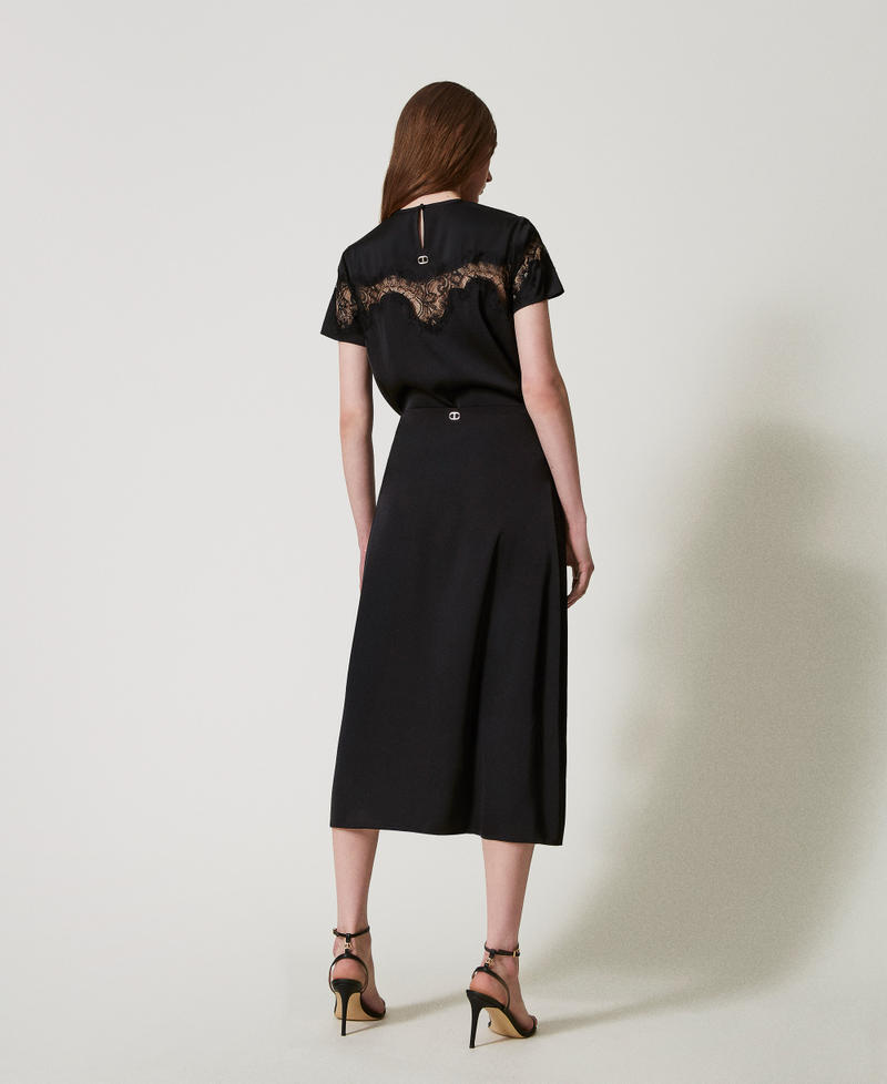 Falda midi de raso y encaje Negro Mujer 251TQ2011_00006_03