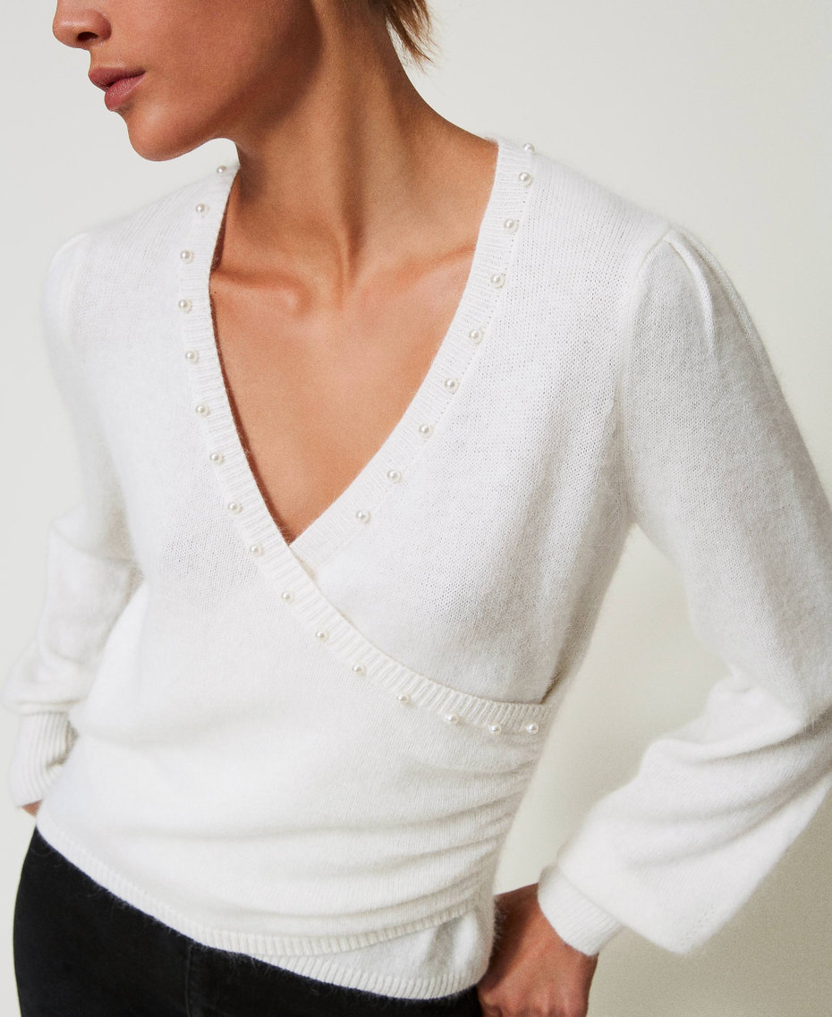 Pullover aus Angoramischung mit Perlen Wei&szlig; Schnee Frau 242TT3290_00282_04