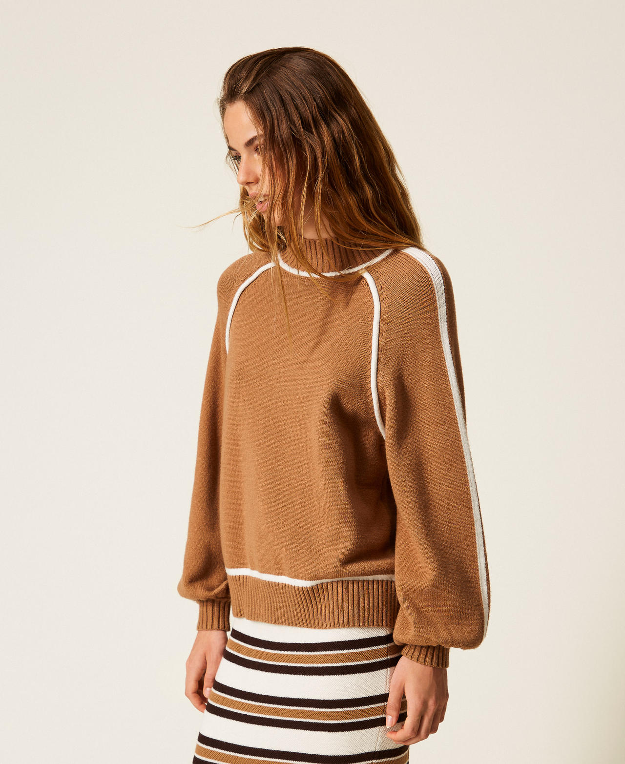 Pullover mit Kontrasträndern Zweifarbig Camel / Off White Frau 252LI3NCC_12725_02
