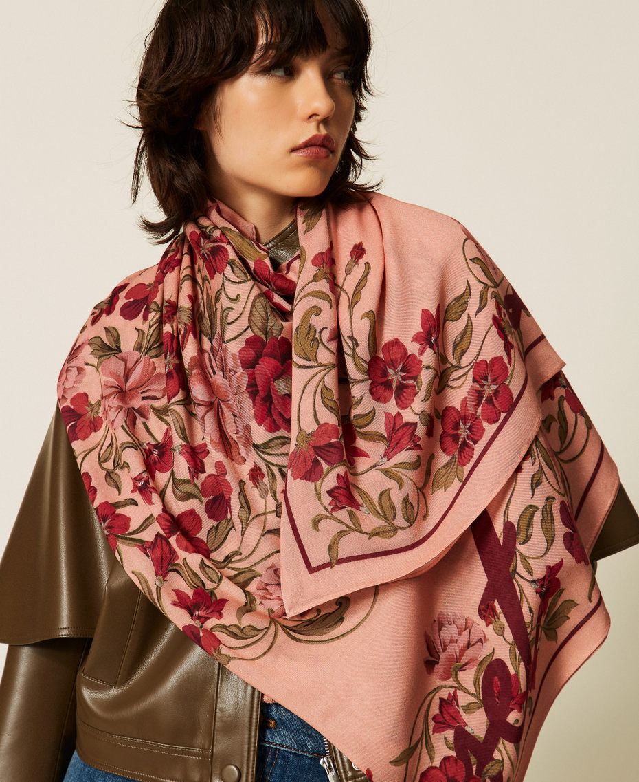 Pa&ntilde;uelo con estampado de flores Burgundy Red Mujer 262TA4640_13670_A0
