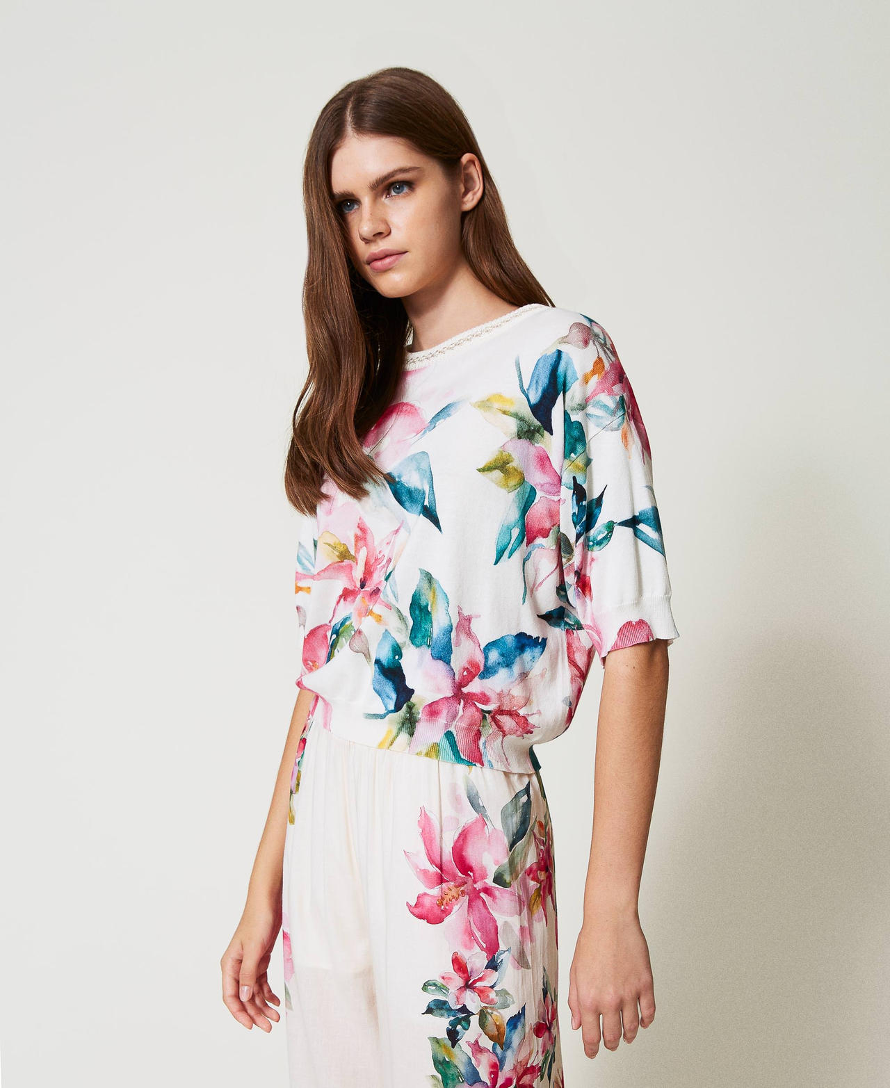 Pullover mit Blumenprint Blumenprint Perlmutt / Multicolor, gestreift Frau 251LB3PAA_12198_02