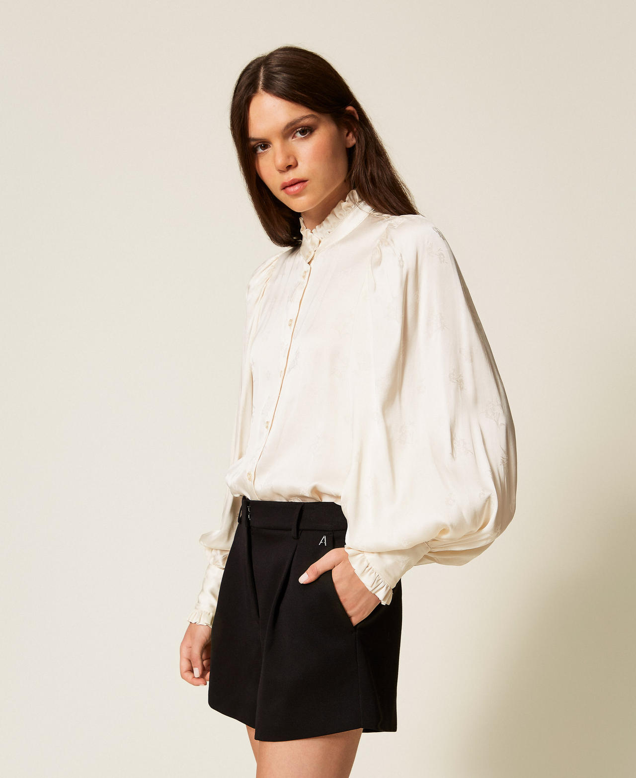 Shorts with pleats Black Woman 252AT2086_00006_01