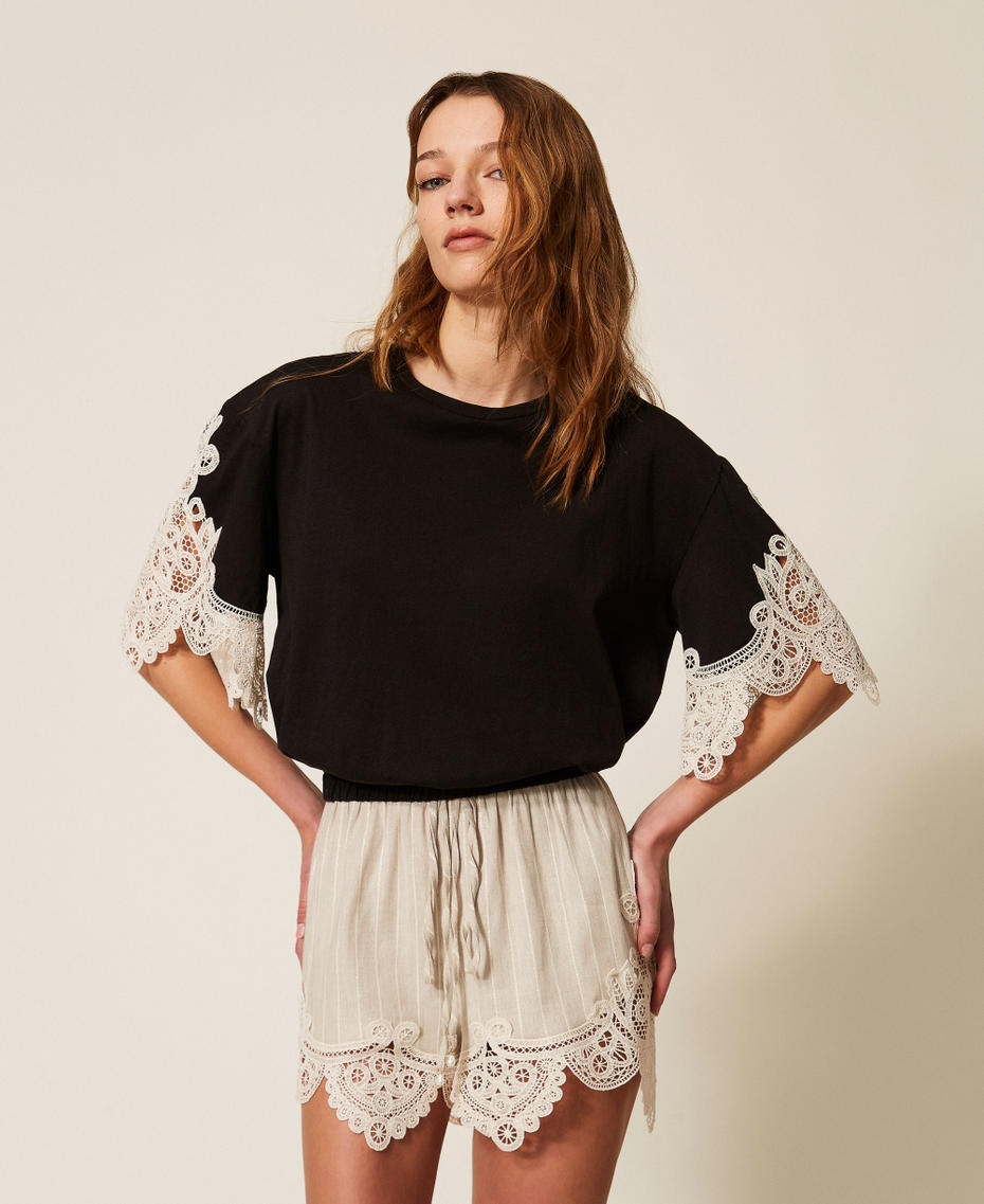 Bluse mit &Auml;rmeln aus Makramee Schwarz / Vanillewei&szlig; Frau 261LM2DEE_04241_01