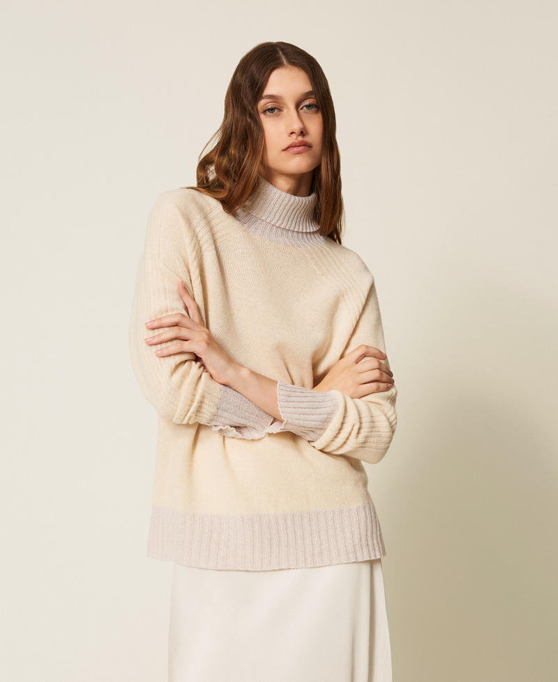 Jersey de cuello alto de cachemira mixta con lúrex Chantilly / Nieve Oro Lúrex Mujer 252TP3582_12790_01