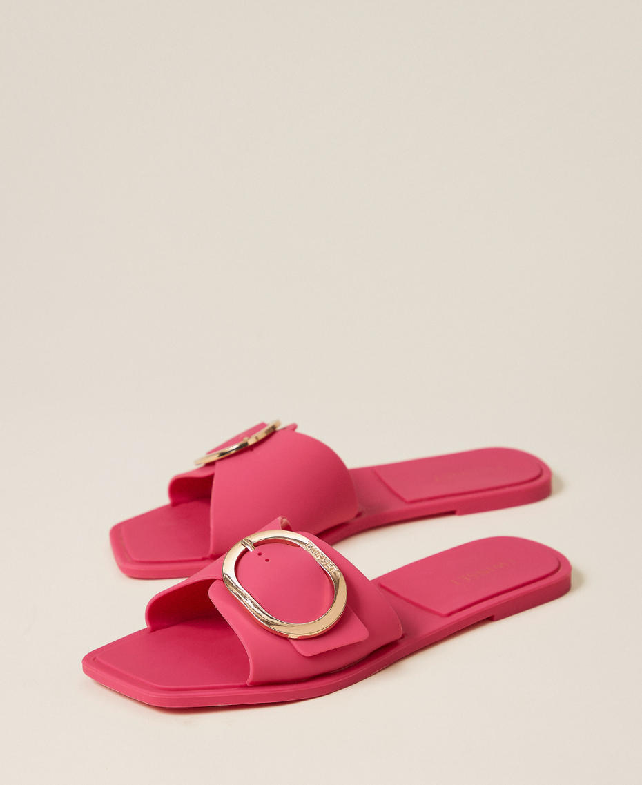 Sandales slides avec boucle sigl&eacute;e Fuchsia Cyclamen Femme 261LBP012_13188_02