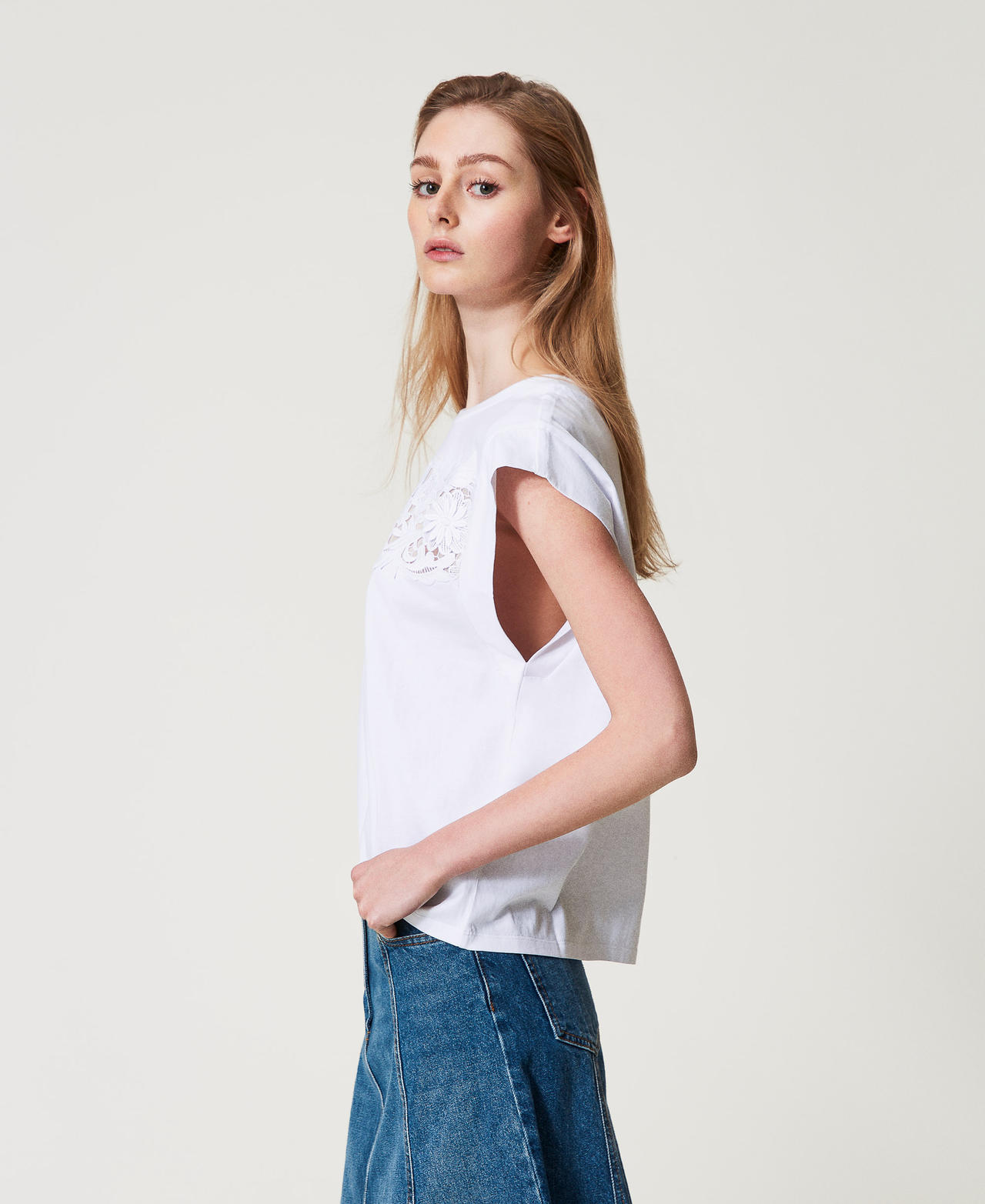 T-Shirt mit Spitzenapplikation Wei&szlig; Frau 251TP2073_00001_02