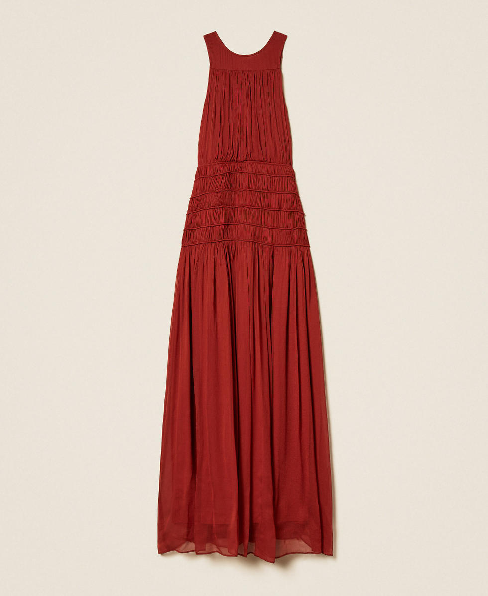 Long cr&eacute;pon sleeveless dress