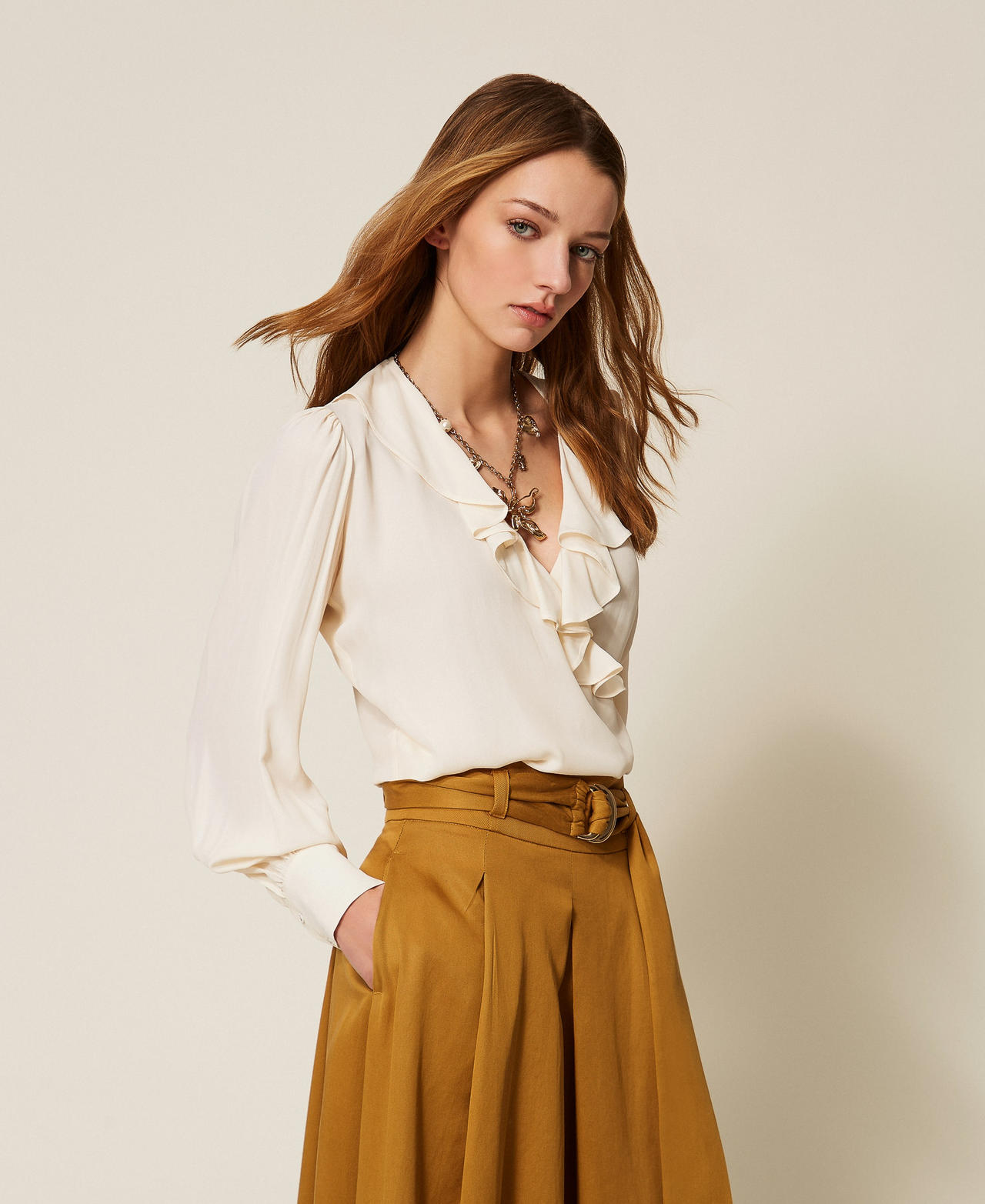 Cr&ecirc;pe de Chine blouse with ruffles Mother Of Pearl Woman 261TP2073_00059_02