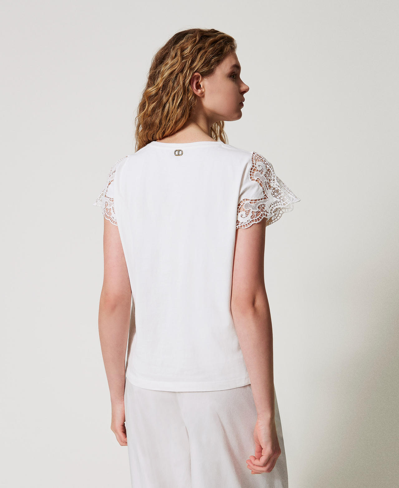 Regular fit T-shirt with lace White Woman 251TP2290_00001_03