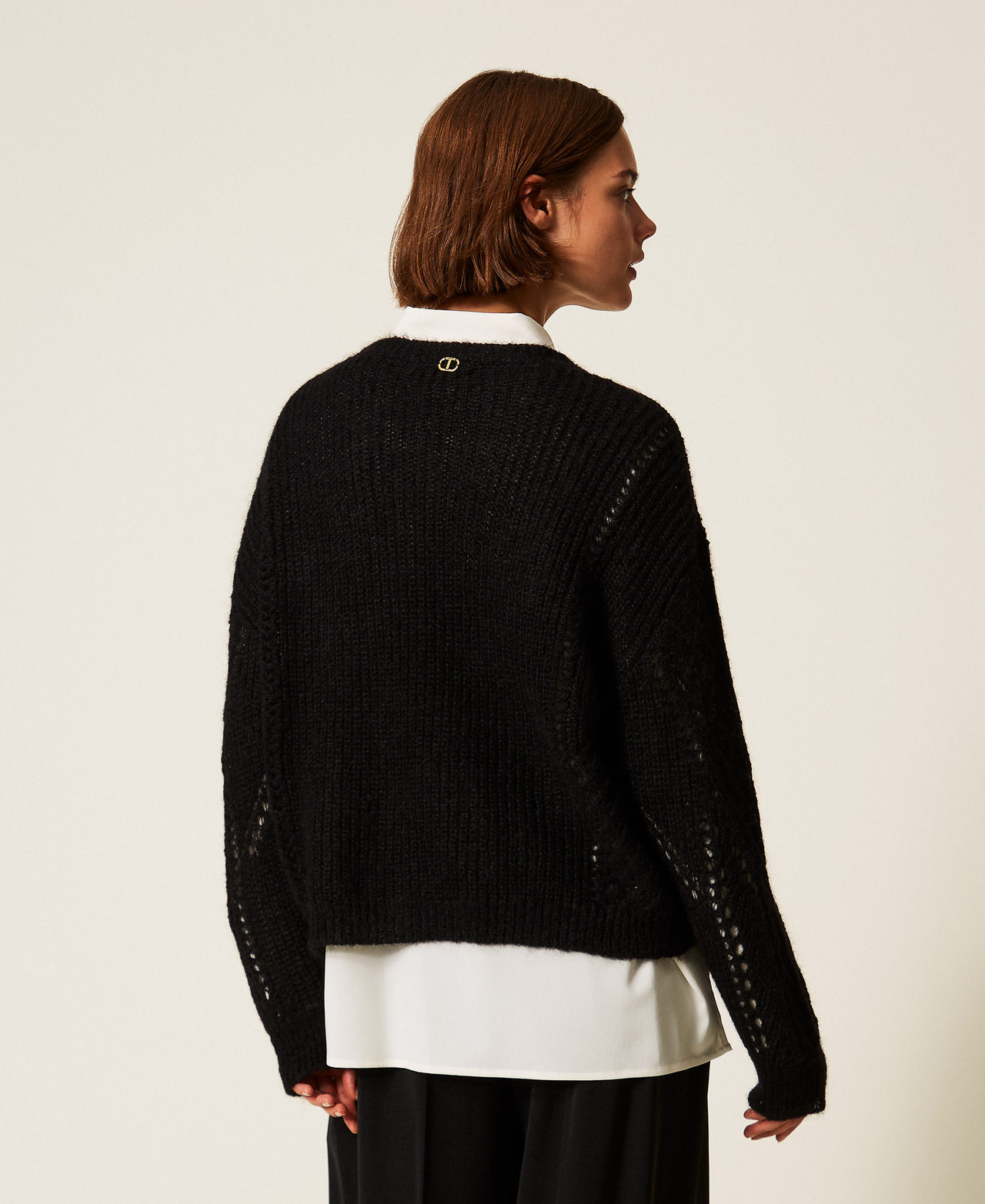 Pullover aus Mohairmischung mit Lochmuster Schwarz Frau 252TT3201_00006_03