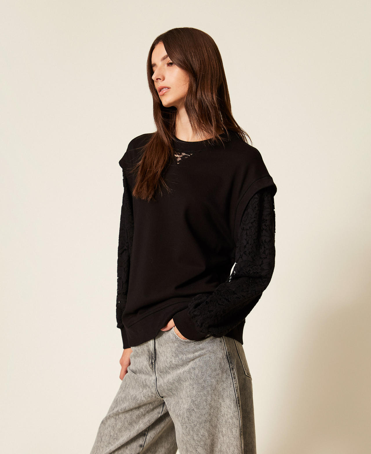 Sweatshirt with lace sleeves Black Woman 252LL2JCC_00006_02