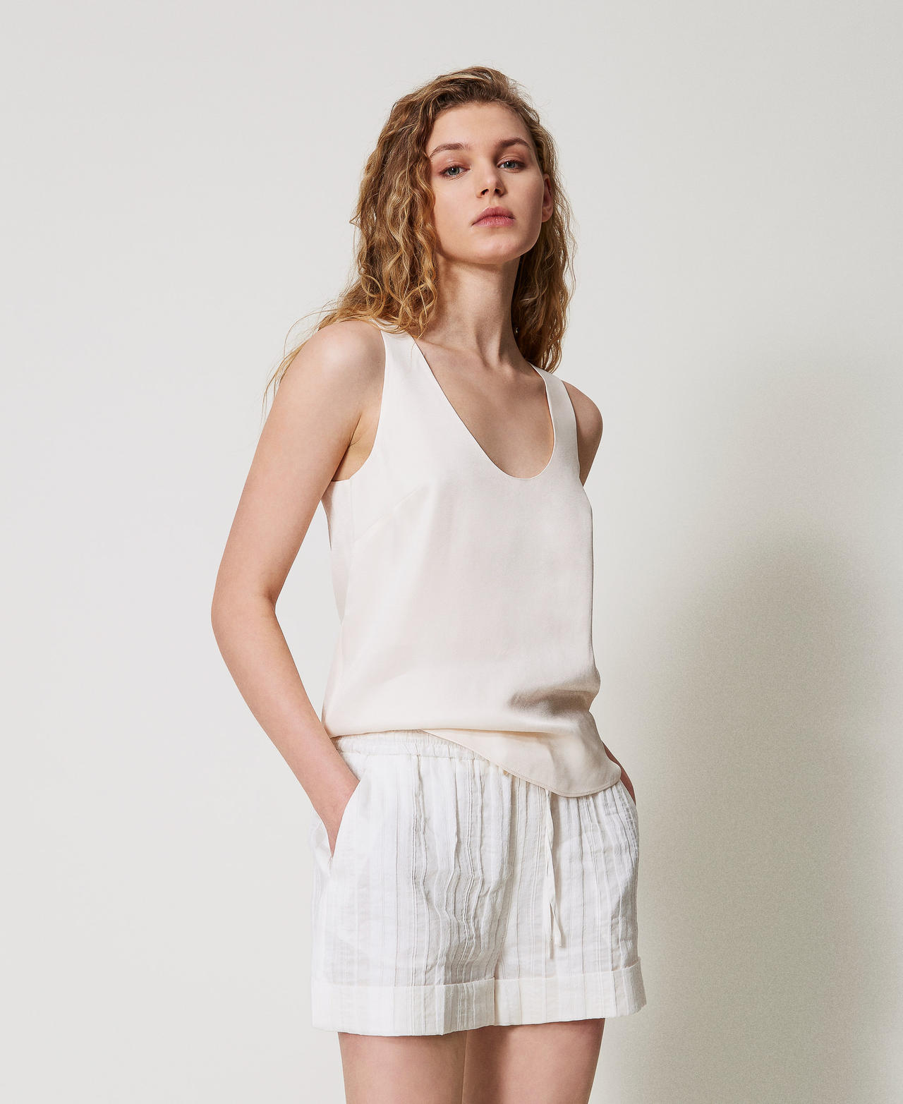 Top aus Satin Light Natural Frau 251TT2430_12227_01