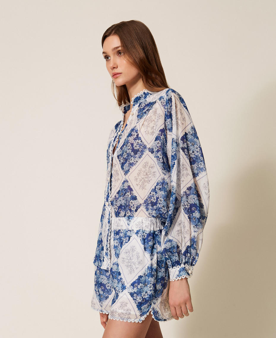 Ramie shorts with floral print Blue/Pale Blue Topaz Diamond Flower Print Woman 261TP213F_13405_02